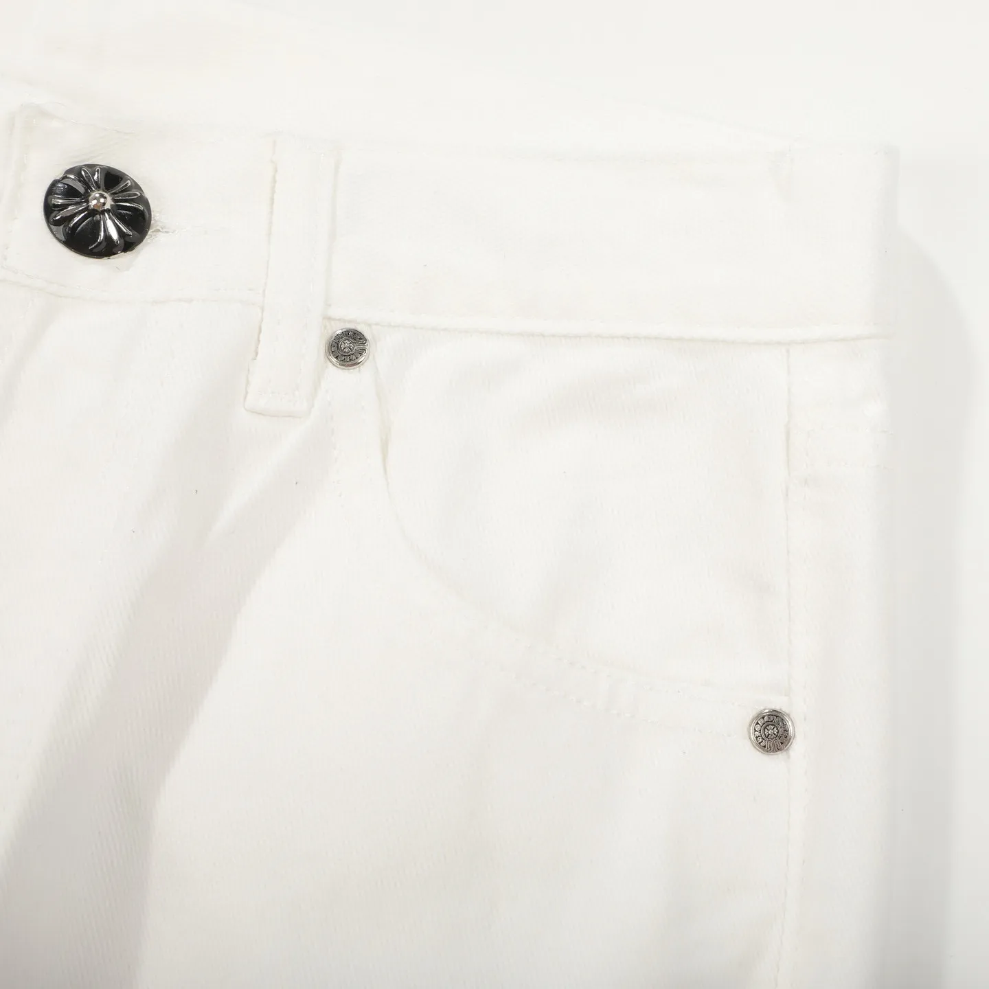 P230 💰 (Top version) Chrome Hearts/Chrome Hearts Classic white and green series colored leather cross washed color cloth unisex denim trousers Vibe style straight stacked god-level version Carbon fine bias denim color cloth Old vintage complete set of hardware - Chrome Hearts white cow series The high version uses high-ounce customized fabrics, fermentation washing and soft color fixation, soft and thick to wear. The details are all produced by hand-polished craftsmanship. All-over printed jacquard fabric Unique design style. Through multiple processes to create a full retro feel. Unique niche non-contrast shirt. Customized distressed spray-painted buttons. Craftsmanship in every detail. Color: white and green. Size: 28-30-32-34 (corresponding to S-M-L-XL)
